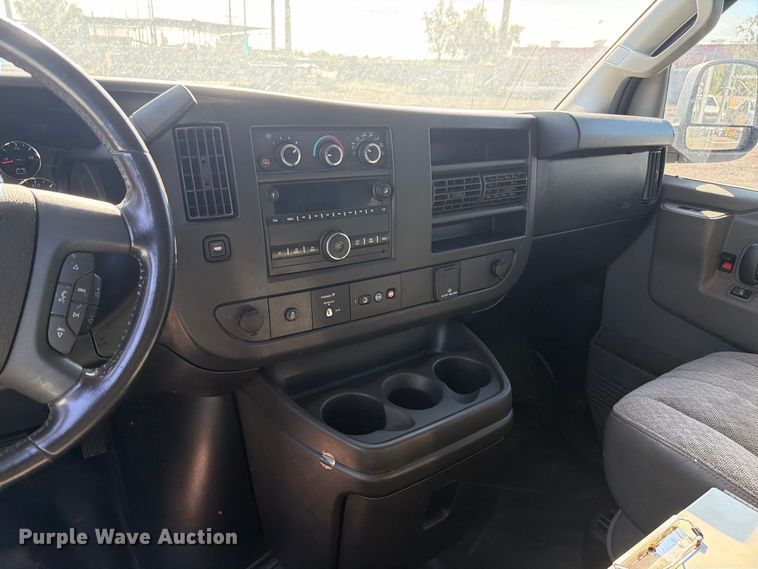 image for item EL2562 2020 Chevrolet Express 2500 van