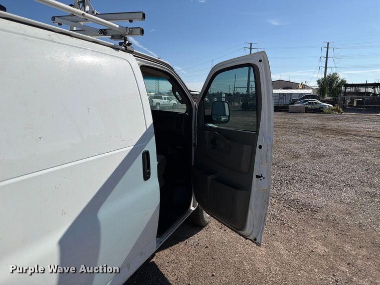image for item EL2562 2020 Chevrolet Express 2500 van