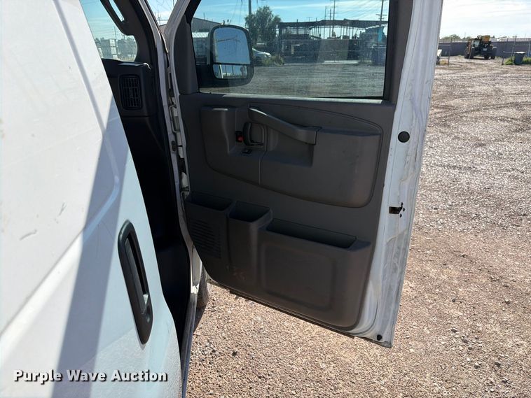 image for item EL2562 2020 Chevrolet Express 2500 van