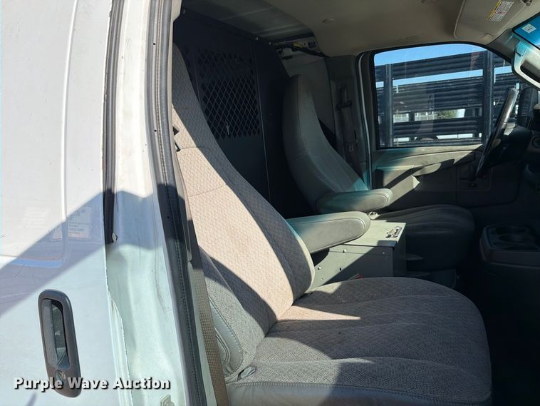 image for item EL2562 2020 Chevrolet Express 2500 van