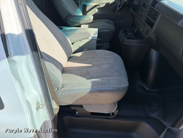 image for item EL2562 2020 Chevrolet Express 2500 van