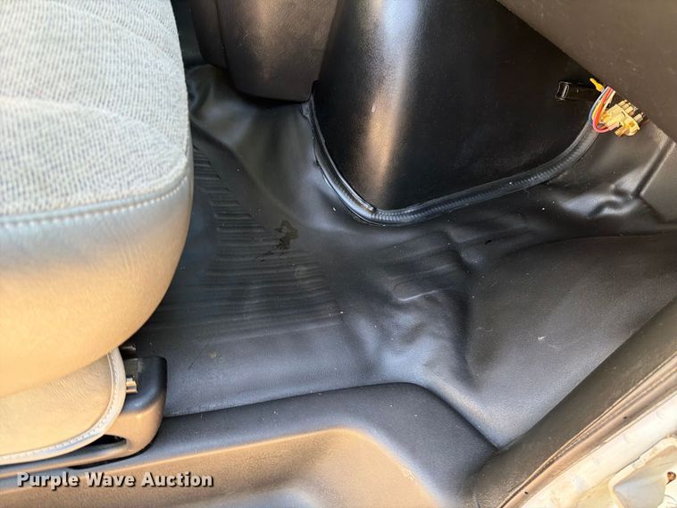 image for item EL2562 2020 Chevrolet Express 2500 van