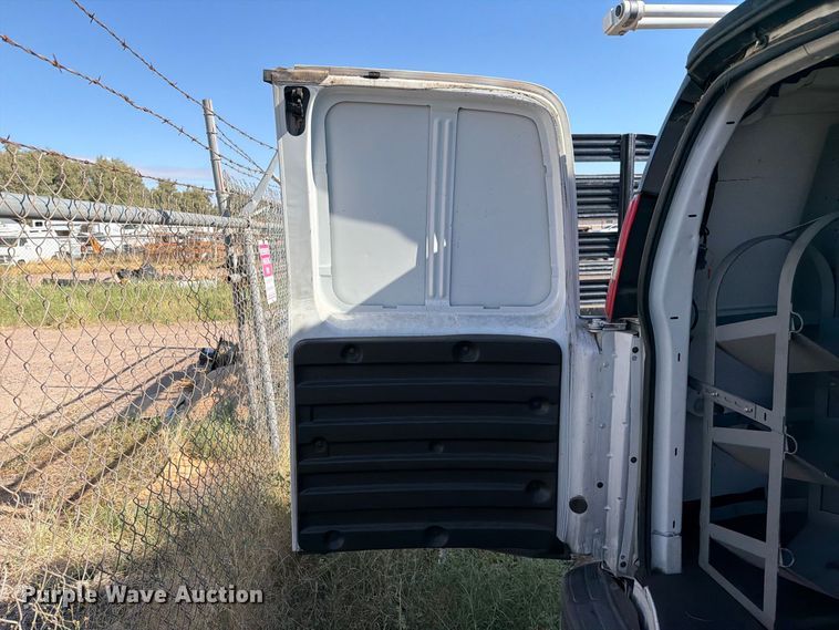 image for item EL2562 2020 Chevrolet Express 2500 van