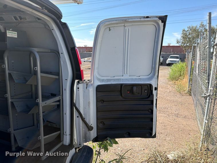 image for item EL2562 2020 Chevrolet Express 2500 van