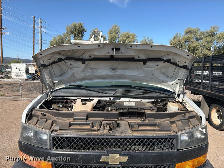image for item EL2562 2020 Chevrolet Express 2500 van