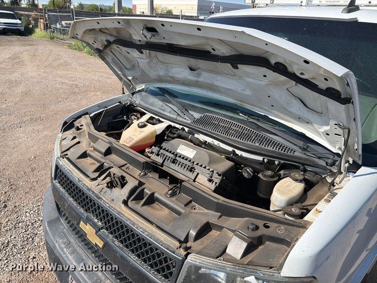 image for item EL2562 2020 Chevrolet Express 2500 van