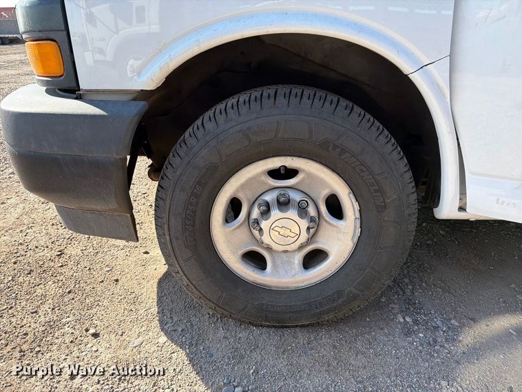 image for item EL2562 2020 Chevrolet Express 2500 van