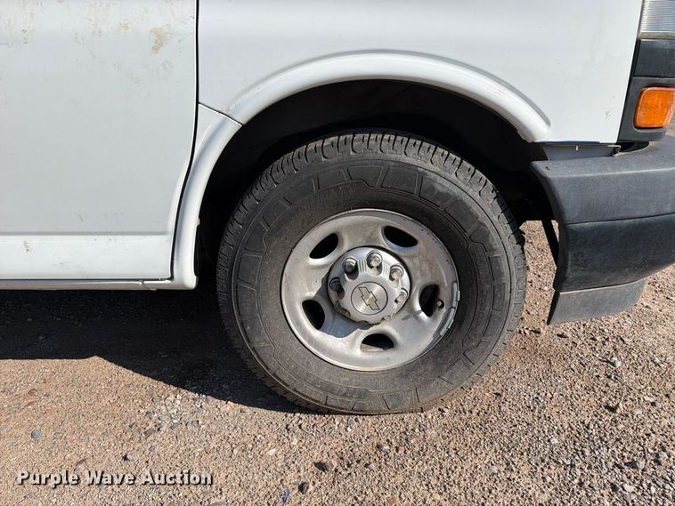 image for item EL2562 2020 Chevrolet Express 2500 van