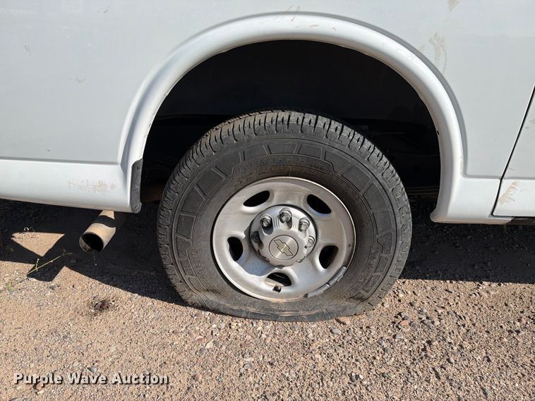 image for item EL2562 2020 Chevrolet Express 2500 van
