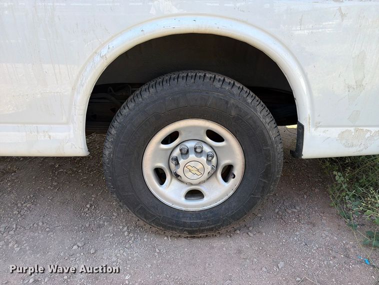 image for item EL2562 2020 Chevrolet Express 2500 van