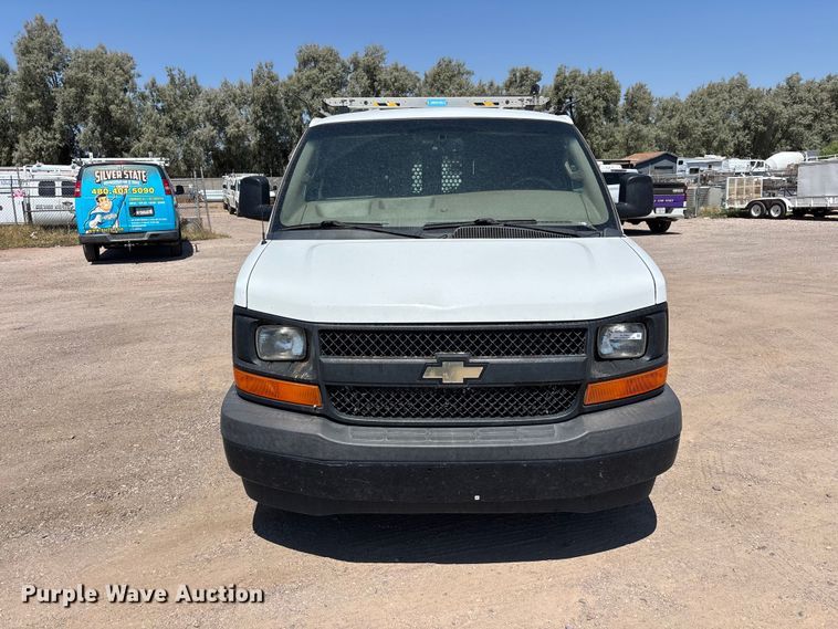 image for item EL2563 2017 Chevrolet Express 2500 van