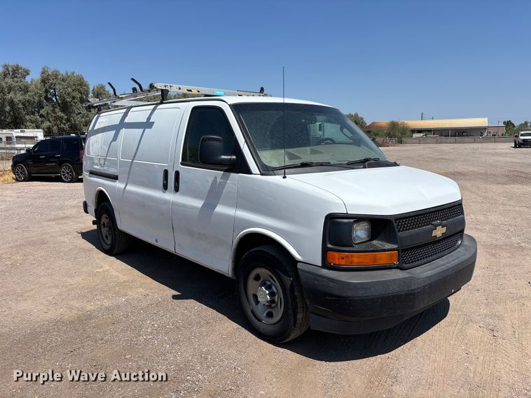 image for item EL2563 2017 Chevrolet Express 2500 van