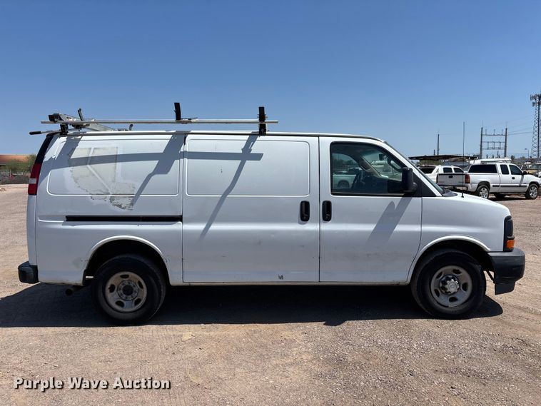 image for item EL2563 2017 Chevrolet Express 2500 van