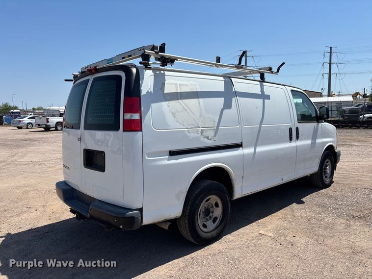 image for item EL2563 2017 Chevrolet Express 2500 van