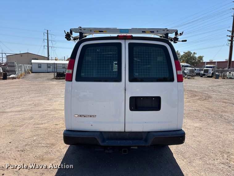 image for item EL2563 2017 Chevrolet Express 2500 van
