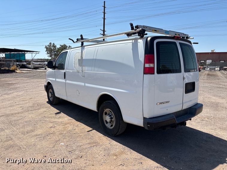 image for item EL2563 2017 Chevrolet Express 2500 van