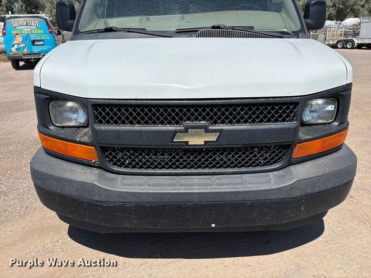 image for item EL2563 2017 Chevrolet Express 2500 van