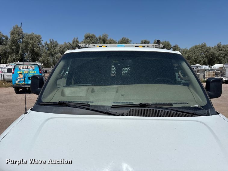 image for item EL2563 2017 Chevrolet Express 2500 van