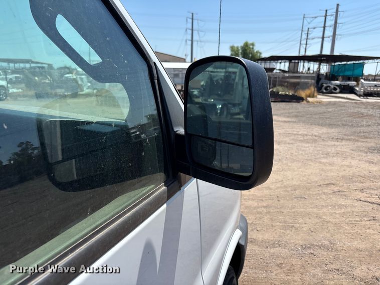 image for item EL2563 2017 Chevrolet Express 2500 van