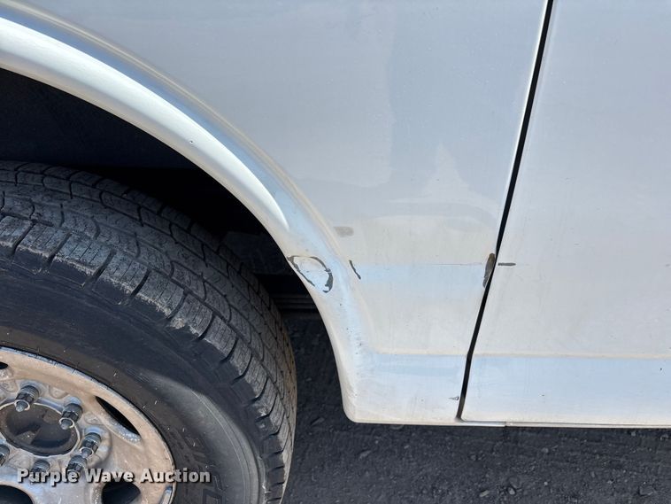 image for item EL2563 2017 Chevrolet Express 2500 van