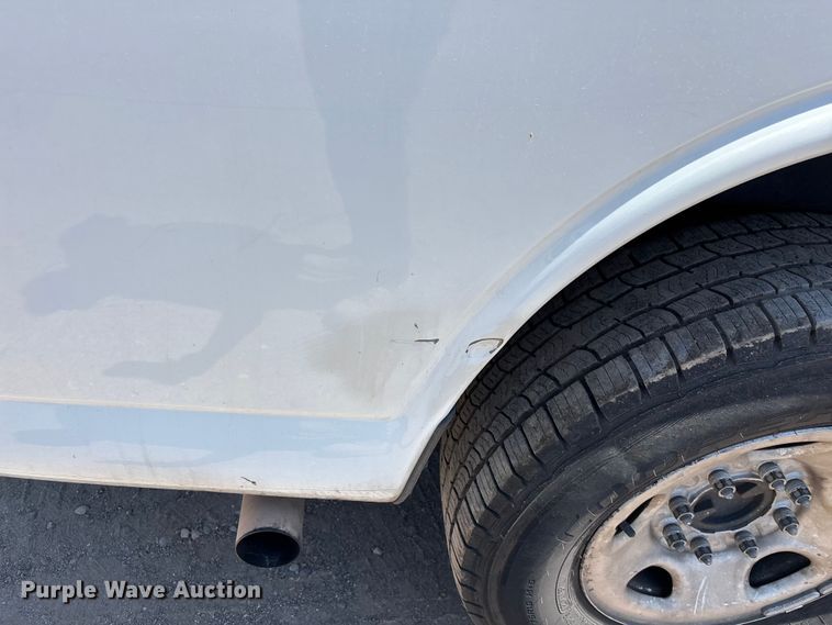 image for item EL2563 2017 Chevrolet Express 2500 van