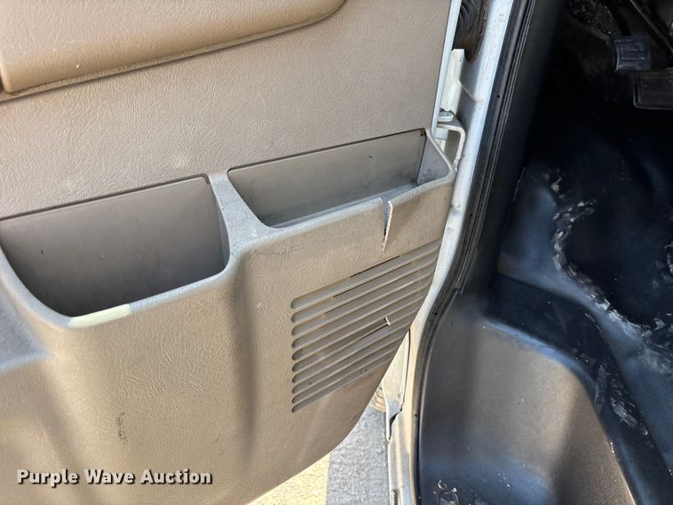 image for item EL2563 2017 Chevrolet Express 2500 van