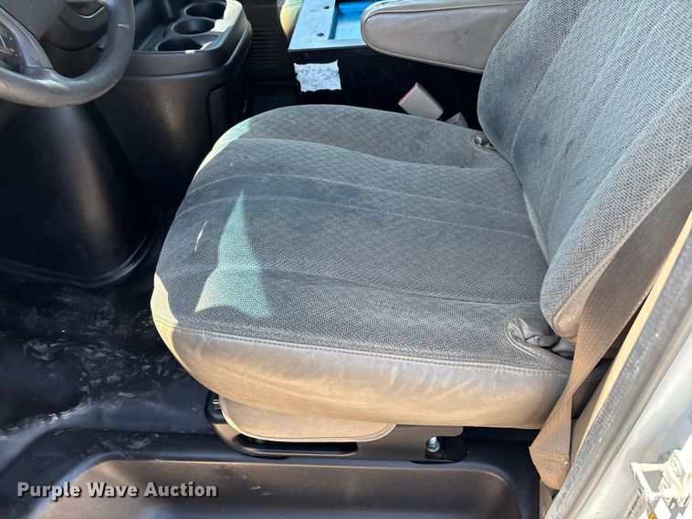 image for item EL2563 2017 Chevrolet Express 2500 van