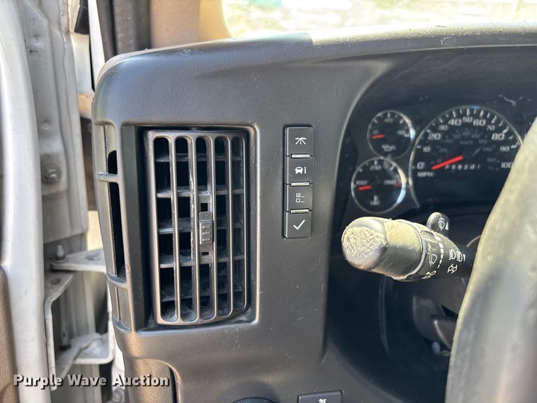image for item EL2563 2017 Chevrolet Express 2500 van