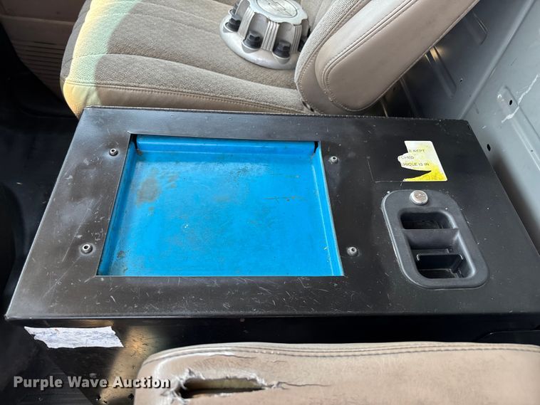 image for item EL2563 2017 Chevrolet Express 2500 van