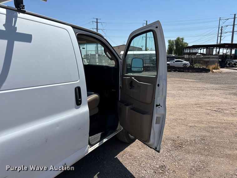image for item EL2563 2017 Chevrolet Express 2500 van