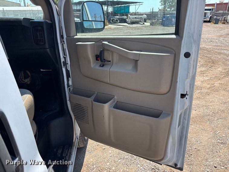 image for item EL2563 2017 Chevrolet Express 2500 van