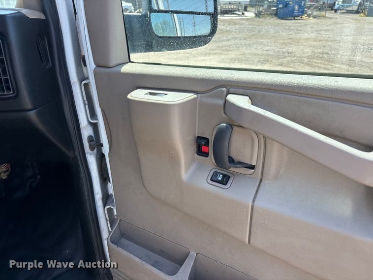 image for item EL2563 2017 Chevrolet Express 2500 van