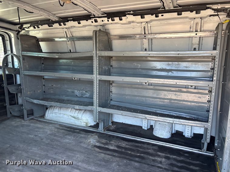 image for item EL2563 2017 Chevrolet Express 2500 van
