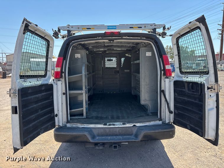 image for item EL2563 2017 Chevrolet Express 2500 van