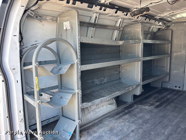 image for item EL2563 2017 Chevrolet Express 2500 van