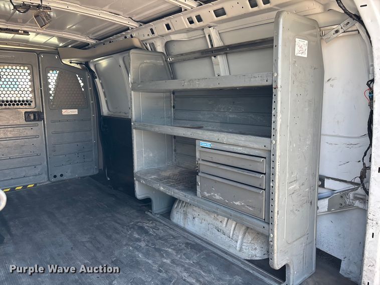 image for item EL2563 2017 Chevrolet Express 2500 van