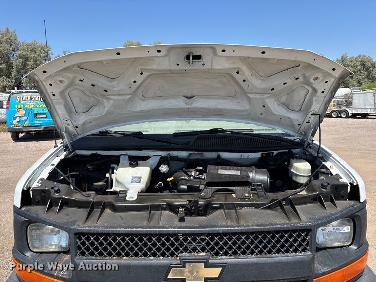 image for item EL2563 2017 Chevrolet Express 2500 van