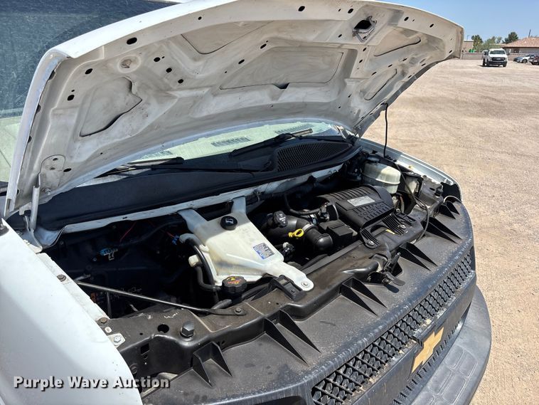 image for item EL2563 2017 Chevrolet Express 2500 van