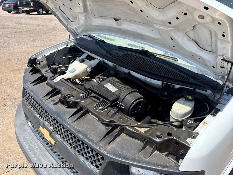 image for item EL2563 2017 Chevrolet Express 2500 van