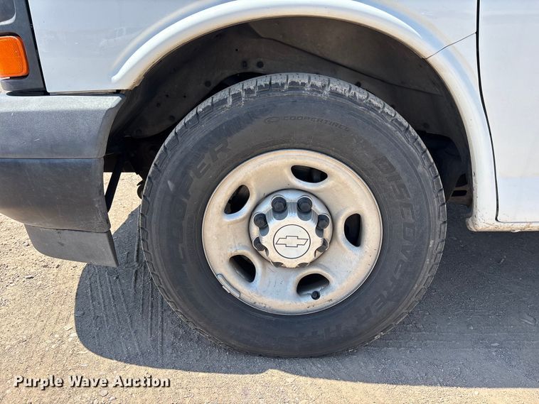 image for item EL2563 2017 Chevrolet Express 2500 van