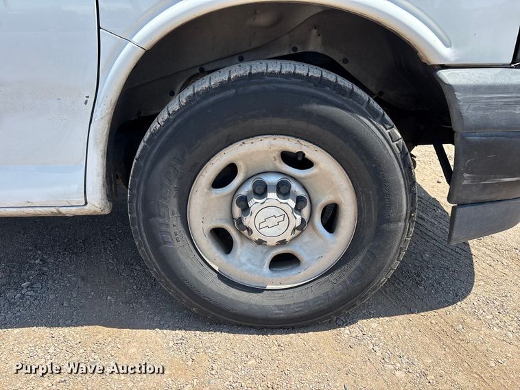 image for item EL2563 2017 Chevrolet Express 2500 van