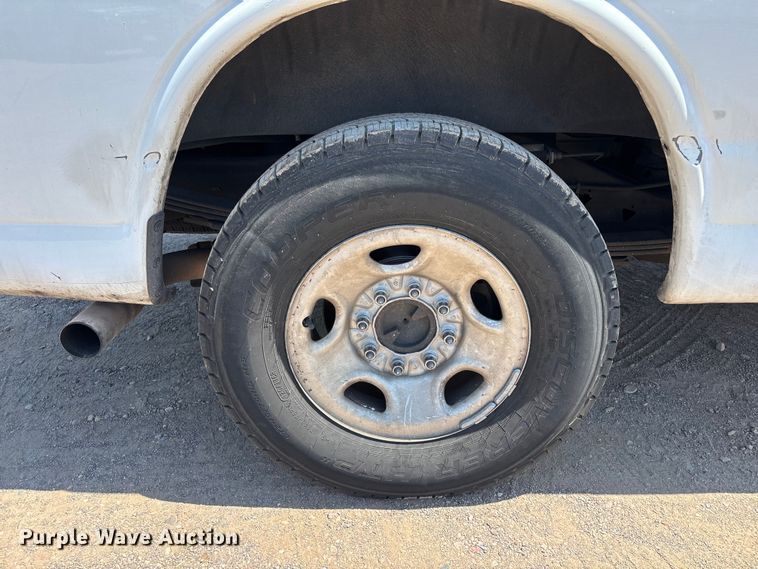 image for item EL2563 2017 Chevrolet Express 2500 van