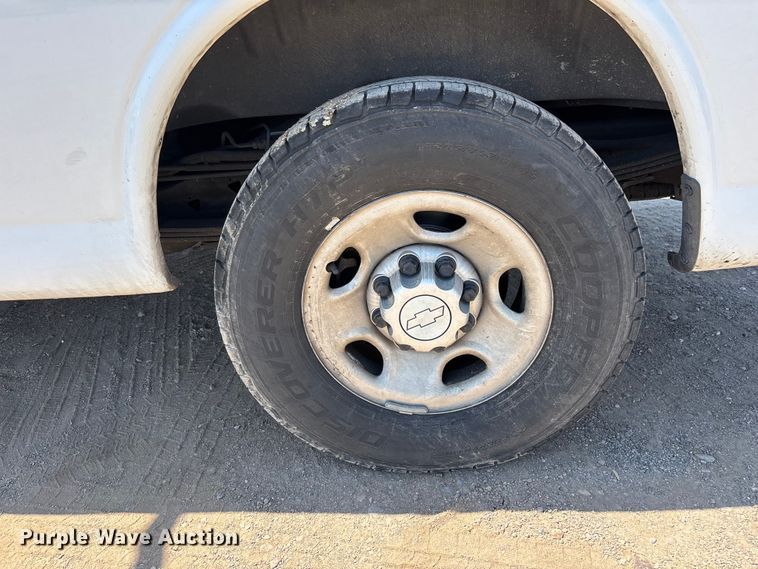 image for item EL2563 2017 Chevrolet Express 2500 van