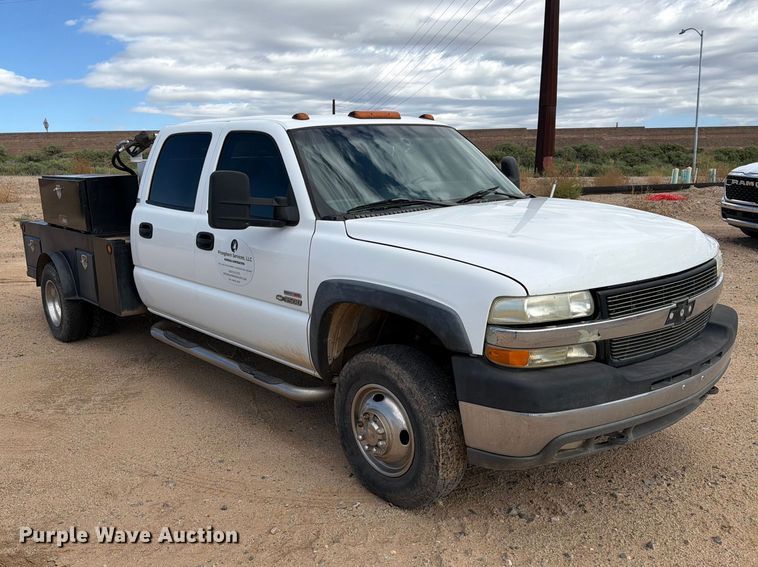 image for item EL2628 2002 Chevrolet Silverado 3500 Crew Cab flatbed pickup truck