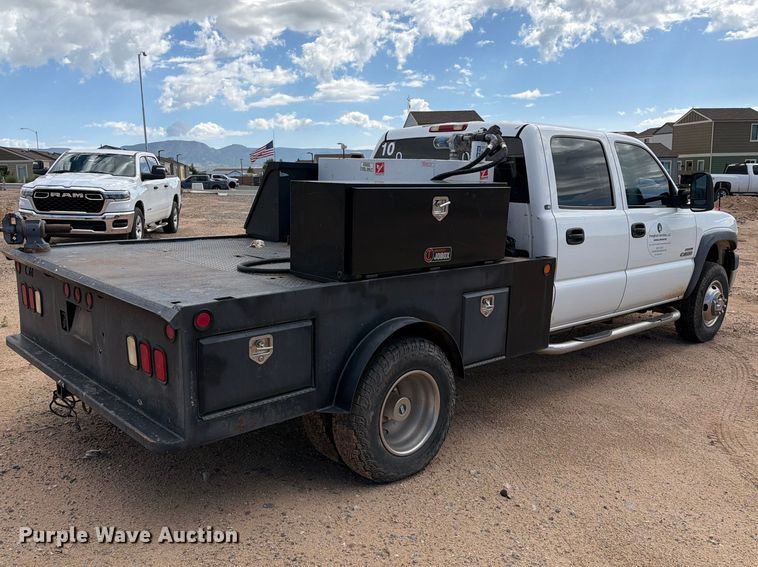 image for item EL2628 2002 Chevrolet Silverado 3500 Crew Cab flatbed pickup truck