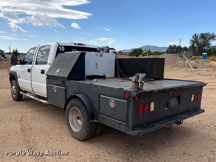image for item EL2628 2002 Chevrolet Silverado 3500 Crew Cab flatbed pickup truck