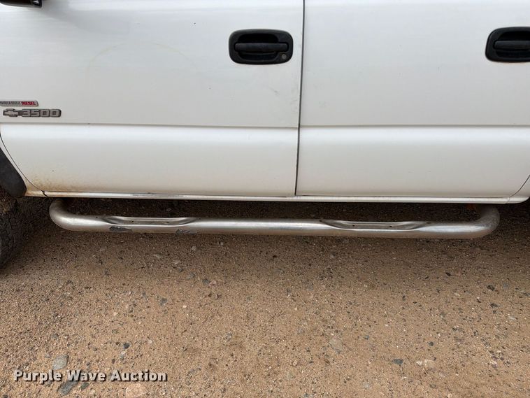 image for item EL2628 2002 Chevrolet Silverado 3500 Crew Cab flatbed pickup truck