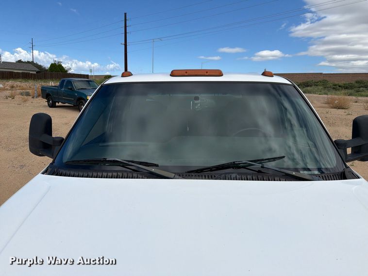 image for item EL2628 2002 Chevrolet Silverado 3500 Crew Cab flatbed pickup truck