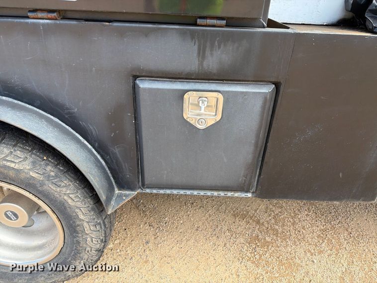 image for item EL2628 2002 Chevrolet Silverado 3500 Crew Cab flatbed pickup truck