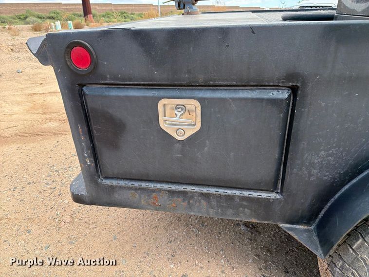 image for item EL2628 2002 Chevrolet Silverado 3500 Crew Cab flatbed pickup truck